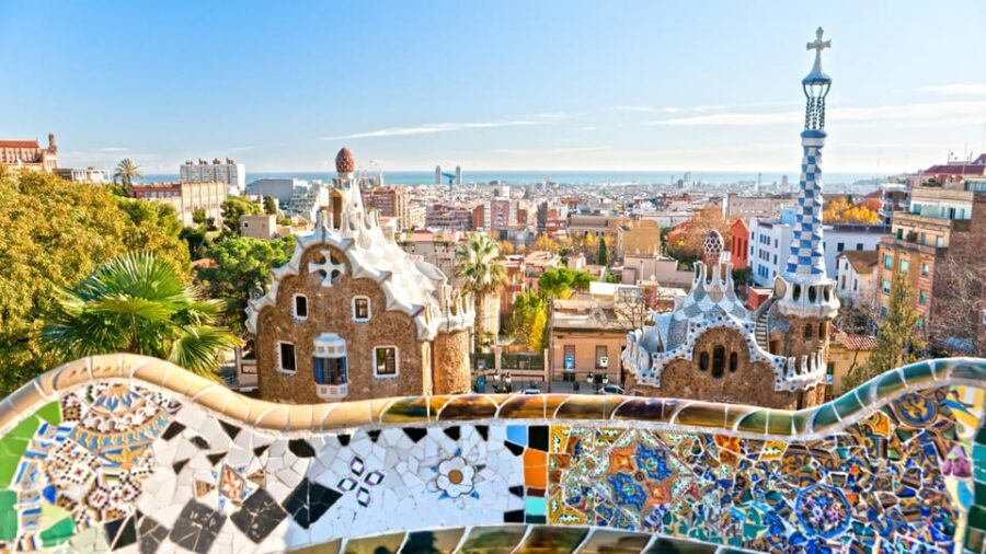 Best of Barcelona: Private Walking Tour with a Local - Starting the Tour at Popular Landmarks