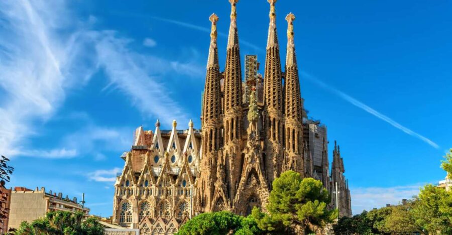 Best of Barcelona: Sagrada Familia & Park Guell with Pickup - Discovering Modernist Architecture on Passeig de Gracia