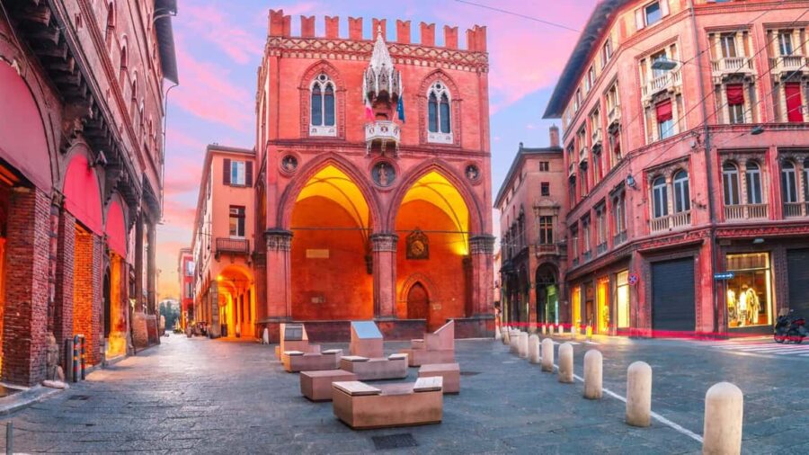 Best of Bologna: Private Walking Tour with a Local - Exploring Bologna’s Most Famous Landmarks and Panoramic Views