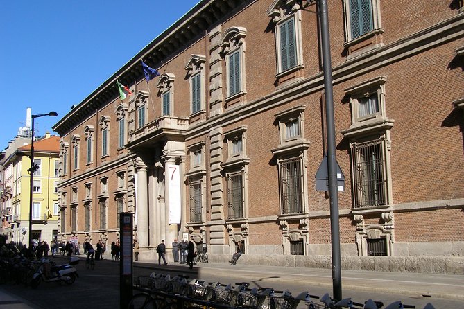 Best of Milan audio tour: From the gorgeous Duomo to Castello Sforzesco - Discovering the Duomo and Its Surroundings