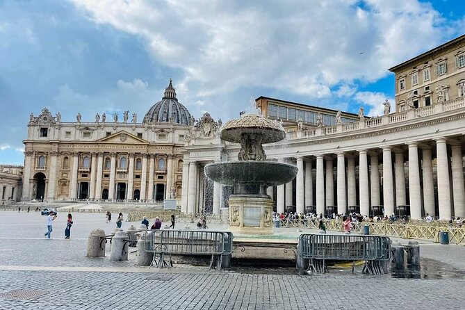 Best of the Vatican Museum's ~ Sistine Chapel No Line Guided Tour - Navigating the Vatican Museums with a Guide