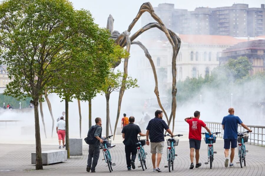 Bilbao: Guided Highlights Small Group E-Bike Tour - Starting Point and Group Experience