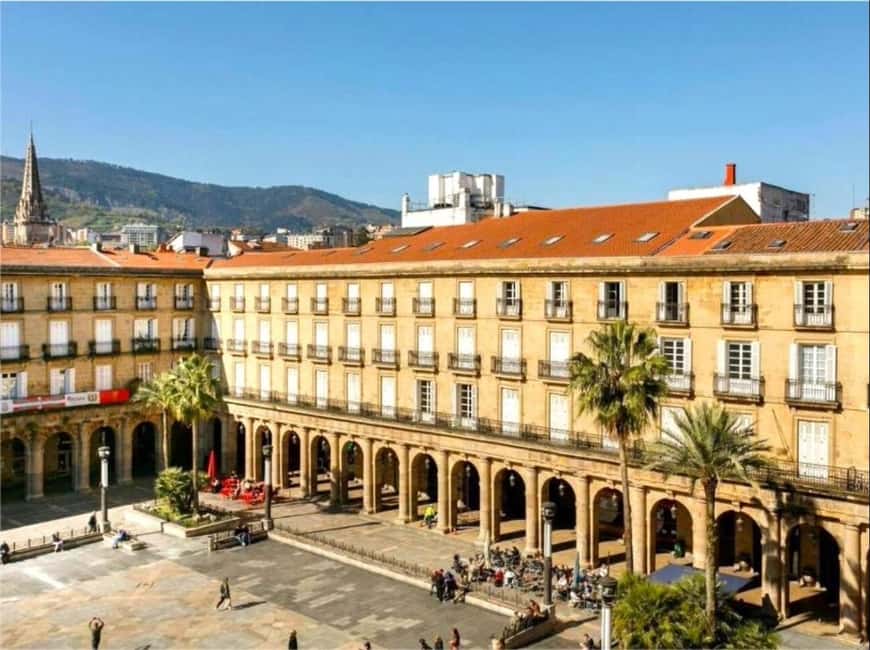 Bilbao: Historic Quarter Tour on your phone - Exploring Bilbaos Iconic Monuments with Sergio’s Insights