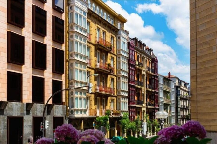 Bilbao : Private Custom Walking Tour with a Local Guide - From the City’s Iconic Landmarks to Secret Corners