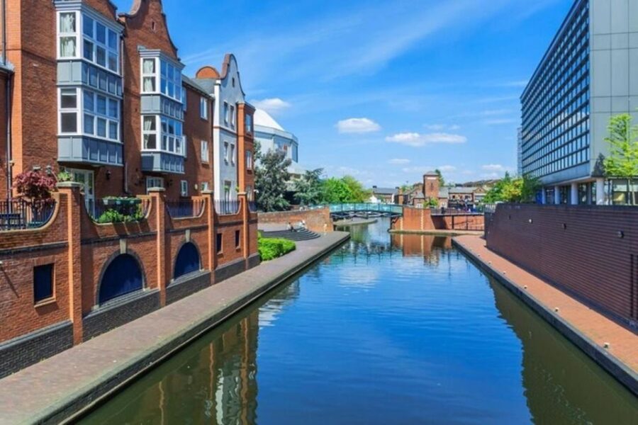 Birmingham : Private Custom Walking Tour With a Local Guide - Discover Birmingham’s Main Landmarks and Hidden Corners