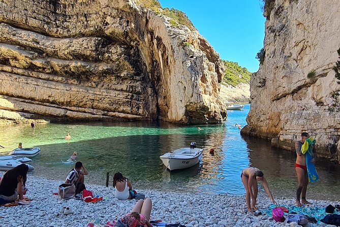 Blue cave and Hvar - 5 Islands speedboat tour from Split - Exploring the Blue Cave on Bievo Island