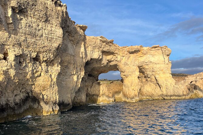 Blue Lagoon Ferry and Caves Tour - Cave Views and Scenic Passages on the Return