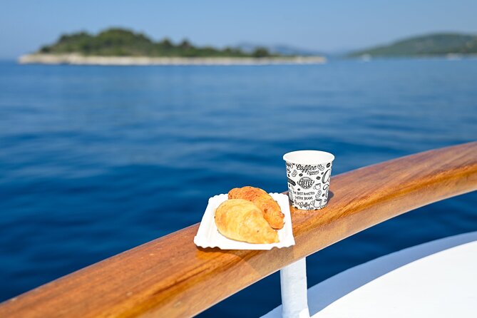 Blue Lagoon, Shipwreck, and Trogir with Lunch and Drink - Departure from Split’s Riva Promenade