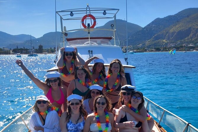 Boat excursion from Palermo with aperitif and wine - Scenic Navigation with Views of Mount Pellegrino