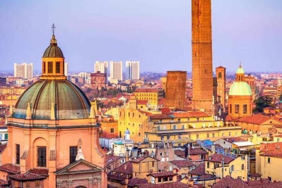 Bologna : Best Street Food Tour With A Local Guide - Starting Point: Front of UNAHOTELS Cusani Milano