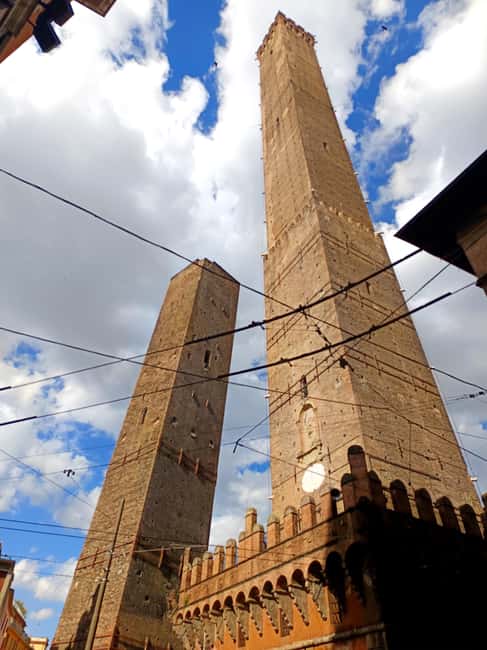 Bologna by night: food, wine and gelato with a local - Starting Point and Meeting Details in Bologna