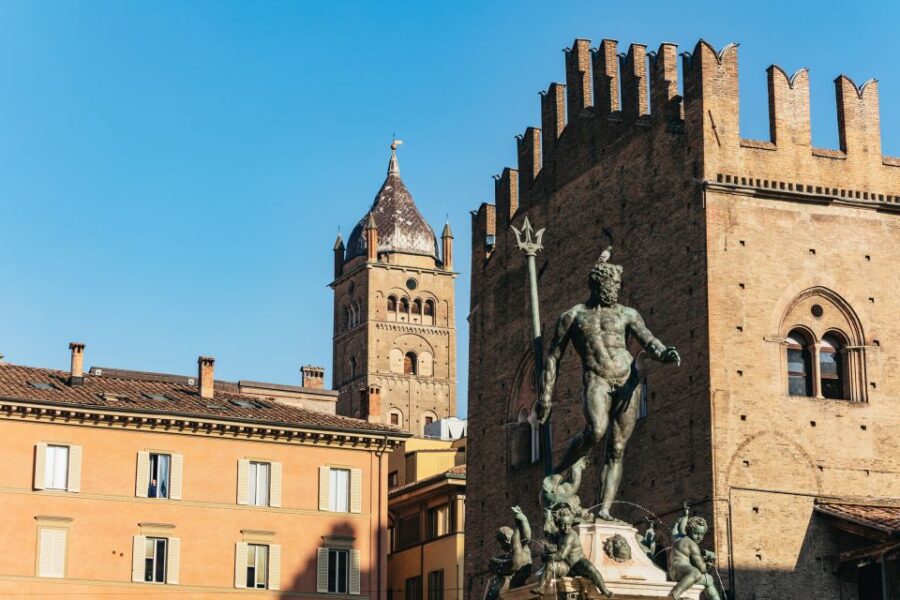 Bologna: City Center Walking Tour - From Piazza Maggiore to Piazza Santo Stefano