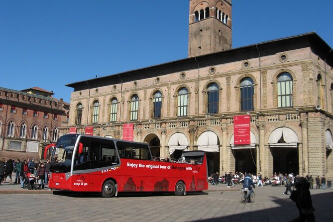 Bologna City Red Bus and Food tasting - Piazza Maggiore and Bologna’s Architectural Gems