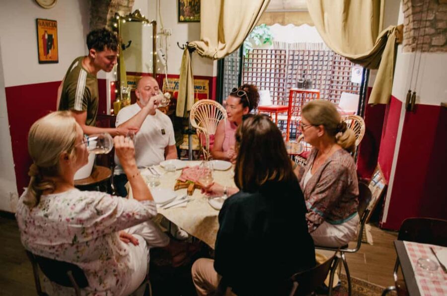 Bologna: Dinner, Wine & Tastings Walking Tour - Discover the Fountain of Neptune and Bologna’s Heart