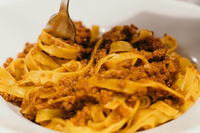 Bologna gastronomic experience with a local - From the Old Town to the Best Osterias