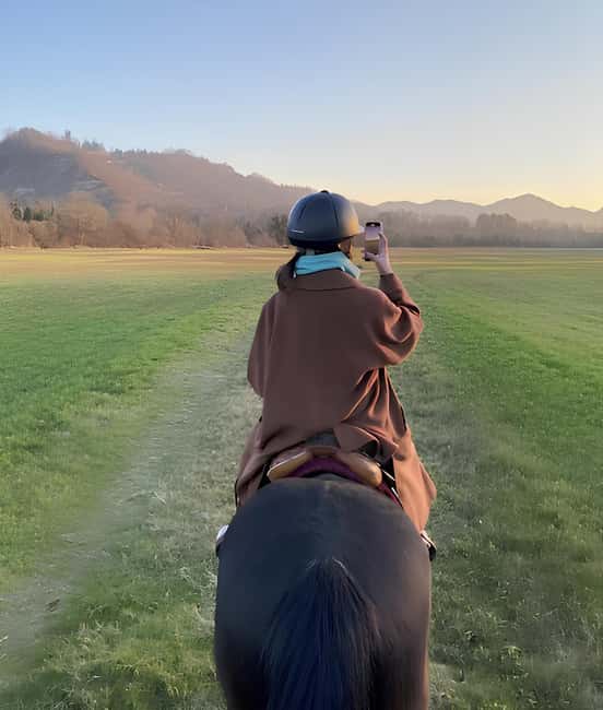 Bologna: Horseback Ride in the Bolognese Hills - The Scenic Stops: Palazzo de Rossi and Laghetti del Maglio