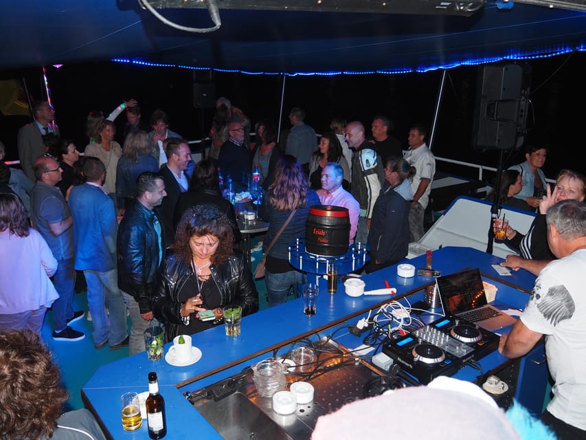 Bonn: Sunset Boat Tour on the Rhine - Complimentary Welcome Drink Sets the Tone for the Evening