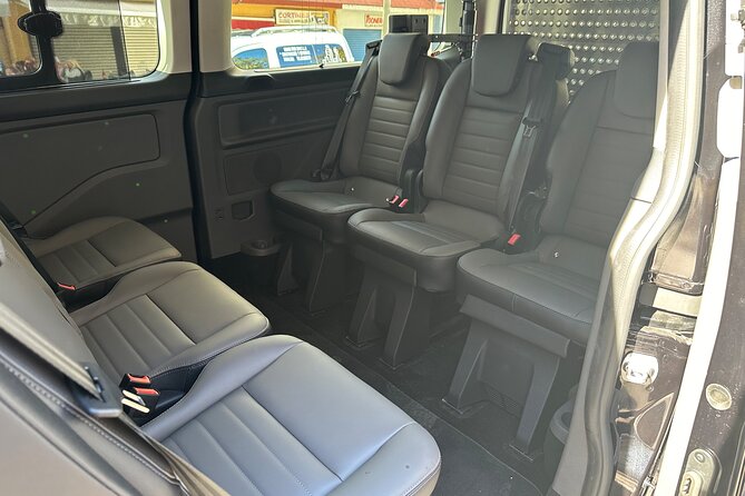 Book Private transfer from Barcelona airport to City - Relaxing Wait Time and Flexible Arrival Planning