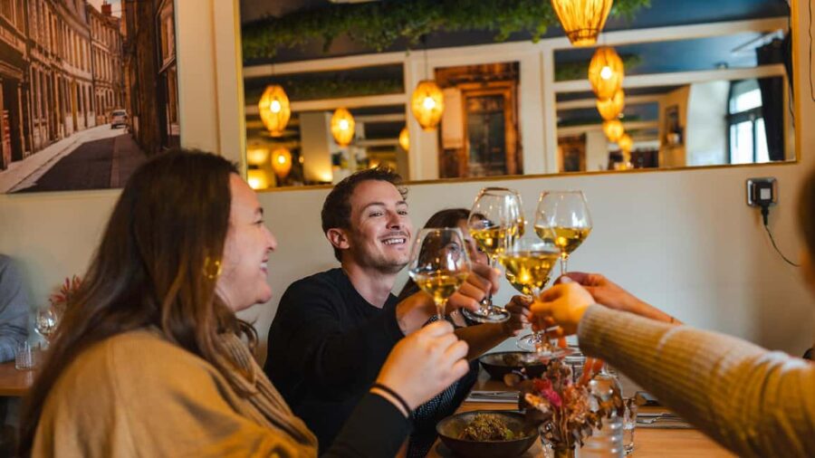 Bordeaux : Evening Food and Wine Tour with local delicacies - Starting at the Monument aux Girondins