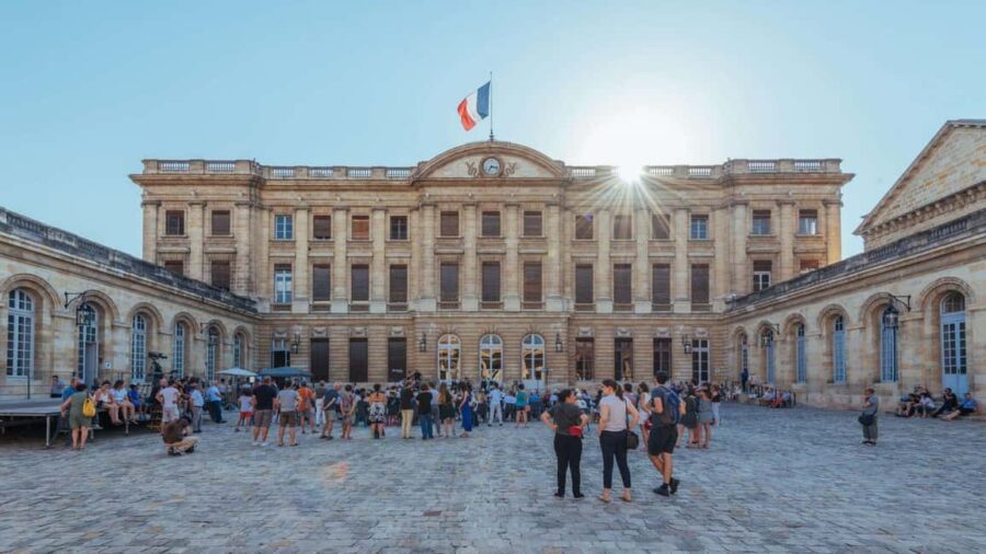 Bordeaux: Famous Figures 2h Walking Tour - The Tour Starts at the Place de la Bourse, Centering on Montaigne and Montesquieu
