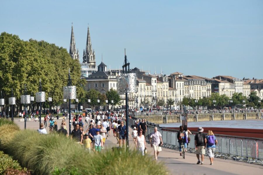 Bordeaux: Guided Walking Tour - Discover the Vastness of Place des Quinconces