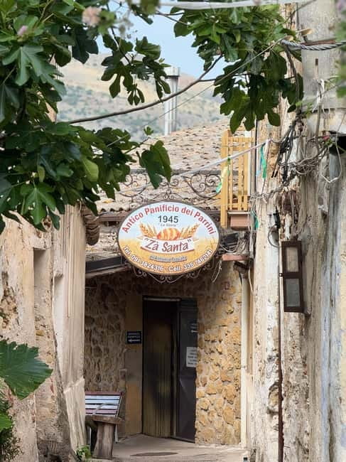 Borgo Parrini Gaudí-style: walking tour + optional tasting 2h, small group - Creative Moments in the Village Courtyards and Terraces