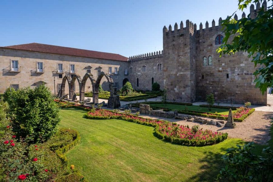 Braga: Private & Flexible Walking Tour in Historic Center - Exploring Braga’s Most Impressive Cathedral and Main Squares