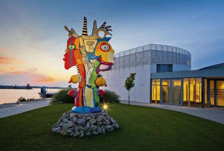 Bratislava-unovo-Bratislava: Danubiana Modern Art - From Bratislava Old Town to the Danube Dam