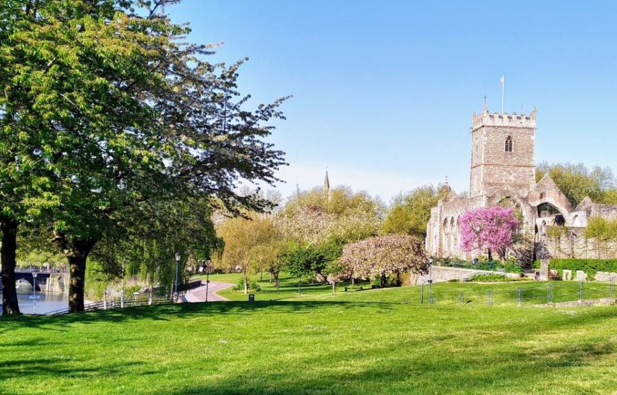 Bristol: Self-Guided Sightseeing Audio Tour - Starting Point at Bristol Bridge and the Historic Beginnings