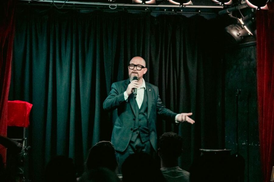 Bristol: The House Magicians Comedy and Magic Show - Arriving Early for Drinks and Atmosphere