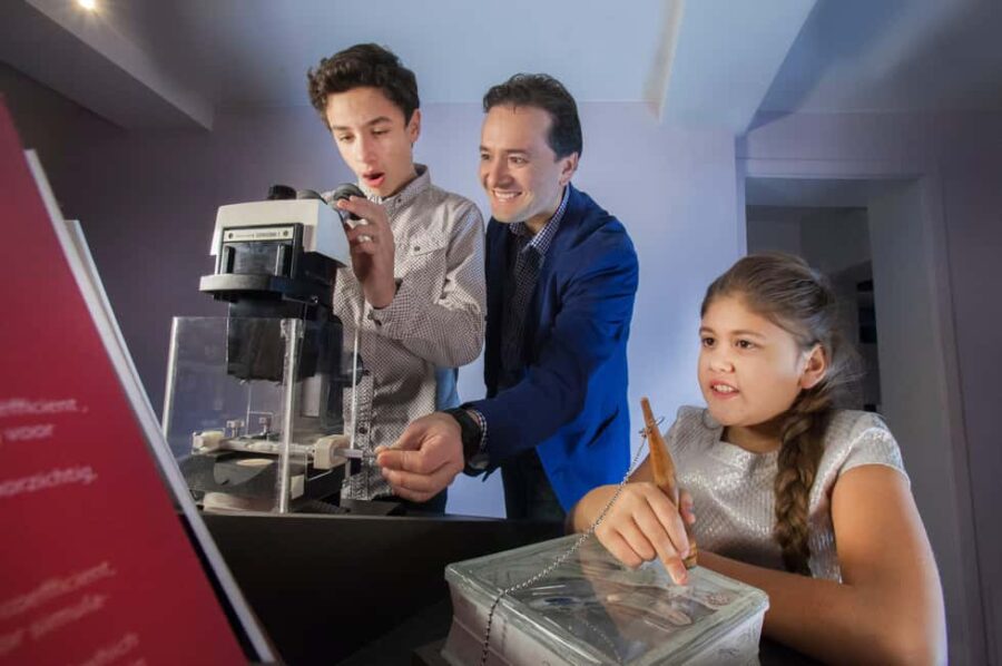 Bruges: Diamond Museum Ticket with Polishing Demonstration - The Interactive Lab: Scientific Fascination Meets Craftsmanship