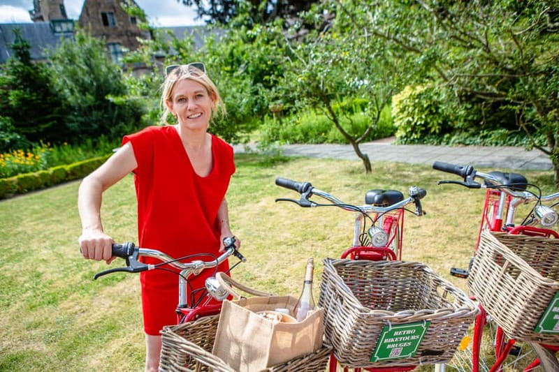 Bruges: Guided Retro Bike Tour of Highlights and Hidden Gems - Exploring Bruges’ Iconic Landmarks on a Vintage Bike