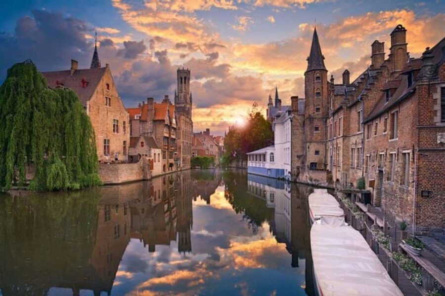 Bruges : Highlights & Hidden gems Walking Tour - Starting at Hôtel Central for a Personal Introduction
