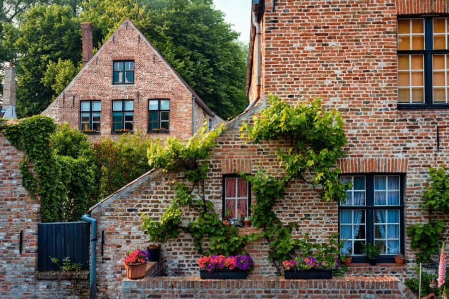 Bruges: Insta-Perfect Walk with a Local - Navigating Brugess Most Instagrammable Spots