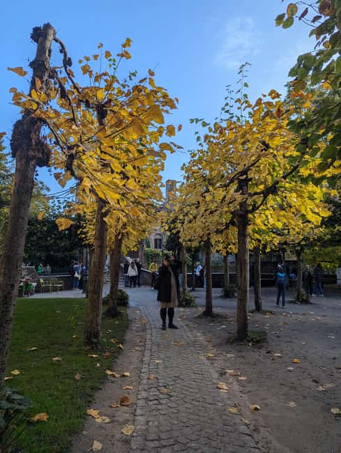 Bruges: Private Walking Tour with Beer and Chocolate - The Starting Point at Burg Square and Meeting Details