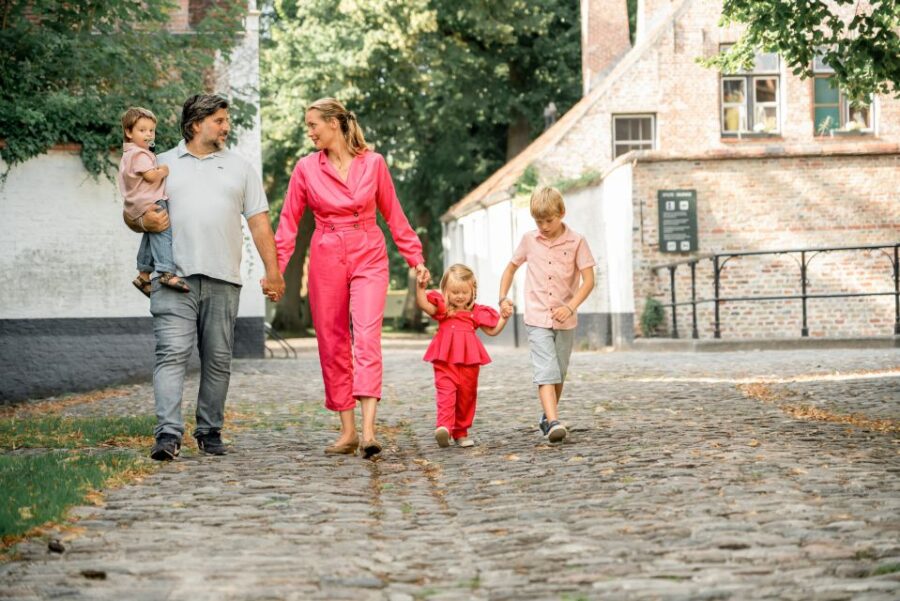Bruges : Your private 30min. photoshoot in the medieval city - Starting Point at Jan van Eyckplein Sets the Scene