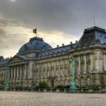 Brussels Highlights Walking and Bus Tour w/ Waffle - Exploring Brussels Historic Heart: Grand Place and Manneken Pis