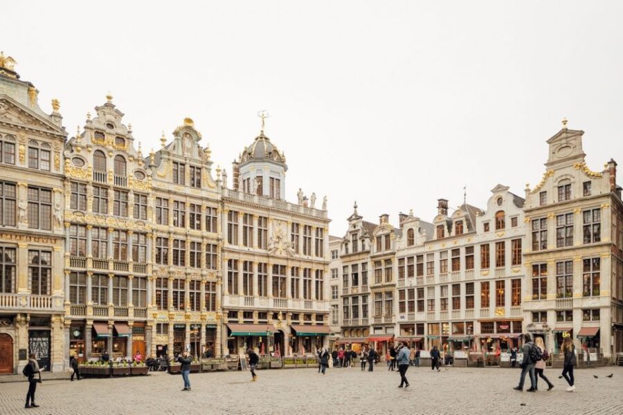 Brussels: Private 4-Hour History Walking Tour - Visiting Brussels’ Iconic Landmarks