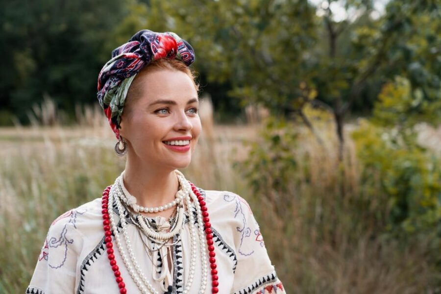 Bucharest: Insta-Perfect Walk with a Local - Starting at the Telephone Palace: The Meeting Point for Your Photo Tour