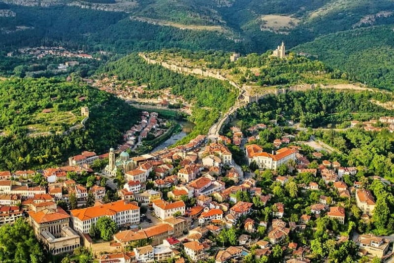 Bucharest: Private Day Trip to Veliko Tarnovo and Arbanasi - From Bucharest to the Bulgarian Border and Scenic Landscapes