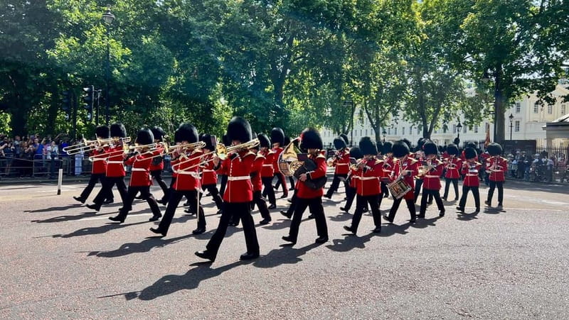Buckingham Palace, Changing of the Guard Walking Tour - Starting Point at Waterloo Place Near the Equestrian Statue