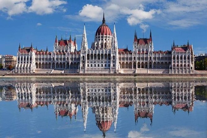 Buda Castle walking tour and Budapest Evening cruise package - Top Sights in the Castle District: Matthias Church and Fisherman’s Bastion