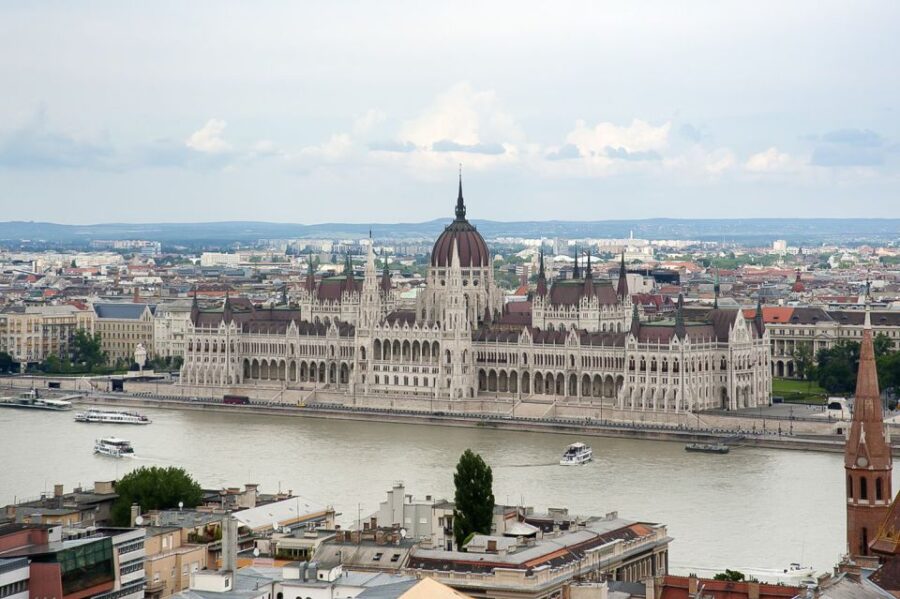 Budapest 3-Hour Walking Tour in Italian - Starting Point Next to Saint Stephens Basilica