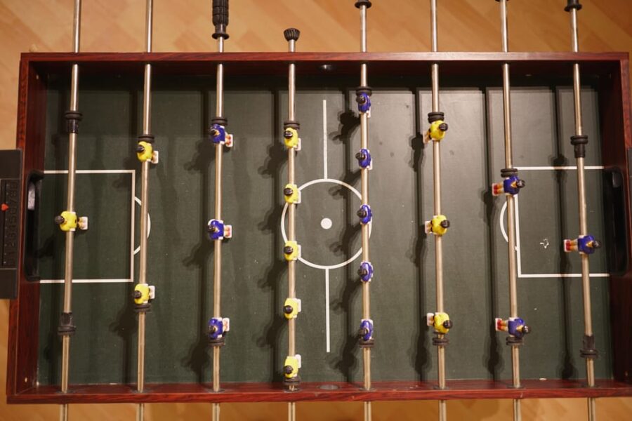 Budapest: 90s Sitcom Escape Room Adventure with Drinks - The Charm of 90s Sitcom Themes in Budapest