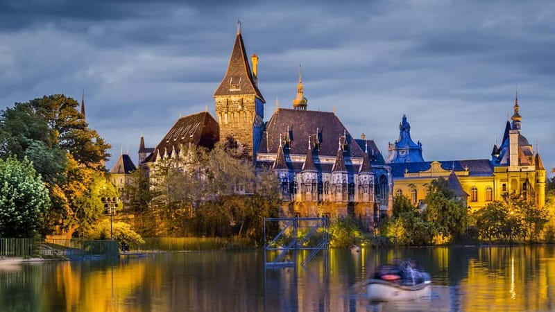 Budapest: City Park- True Crime of Hungary- Walking Tour - Discover the Start Point at Heroes’ Square with a Detective’s Flair