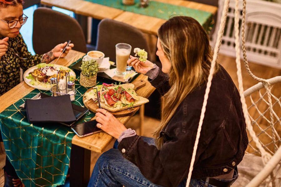 Budapest: Eggscuse Me? Brunch & Bistro's Bottomless Offer - The Unique Venue: Eggscuse Me? Brunch & Bistro in Budapest