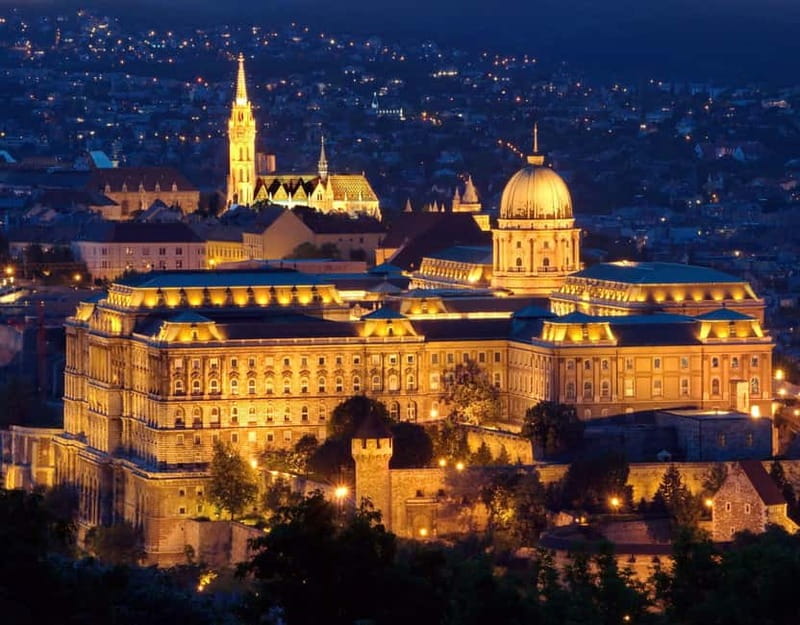 Budapest: Evening Castle Hill Tour with Fishermen's Bastion - Starting Point at Batthyány tér and Easy Access