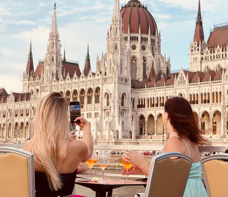 Budapest: GLOW Sightseeing Cruise with Welcome Drink - The Scenic Route Along the Danube River