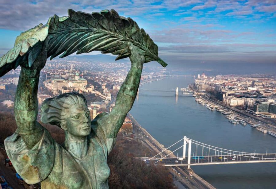 Budapest: Grand City Walking Tour with a Guide - Starting Point at Vigadó Square with a Panoramic View