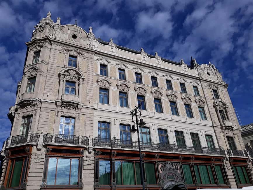 Budapest: Great City Centre Tour & Folk Music Performance - Visiting Március 15. Square and Vörösmarty tér